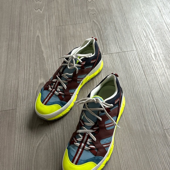 Size 44 men’s sneaker from burberry